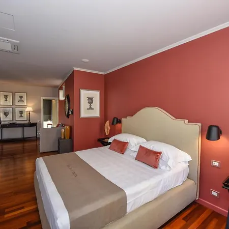 Hotel The Tuscanian